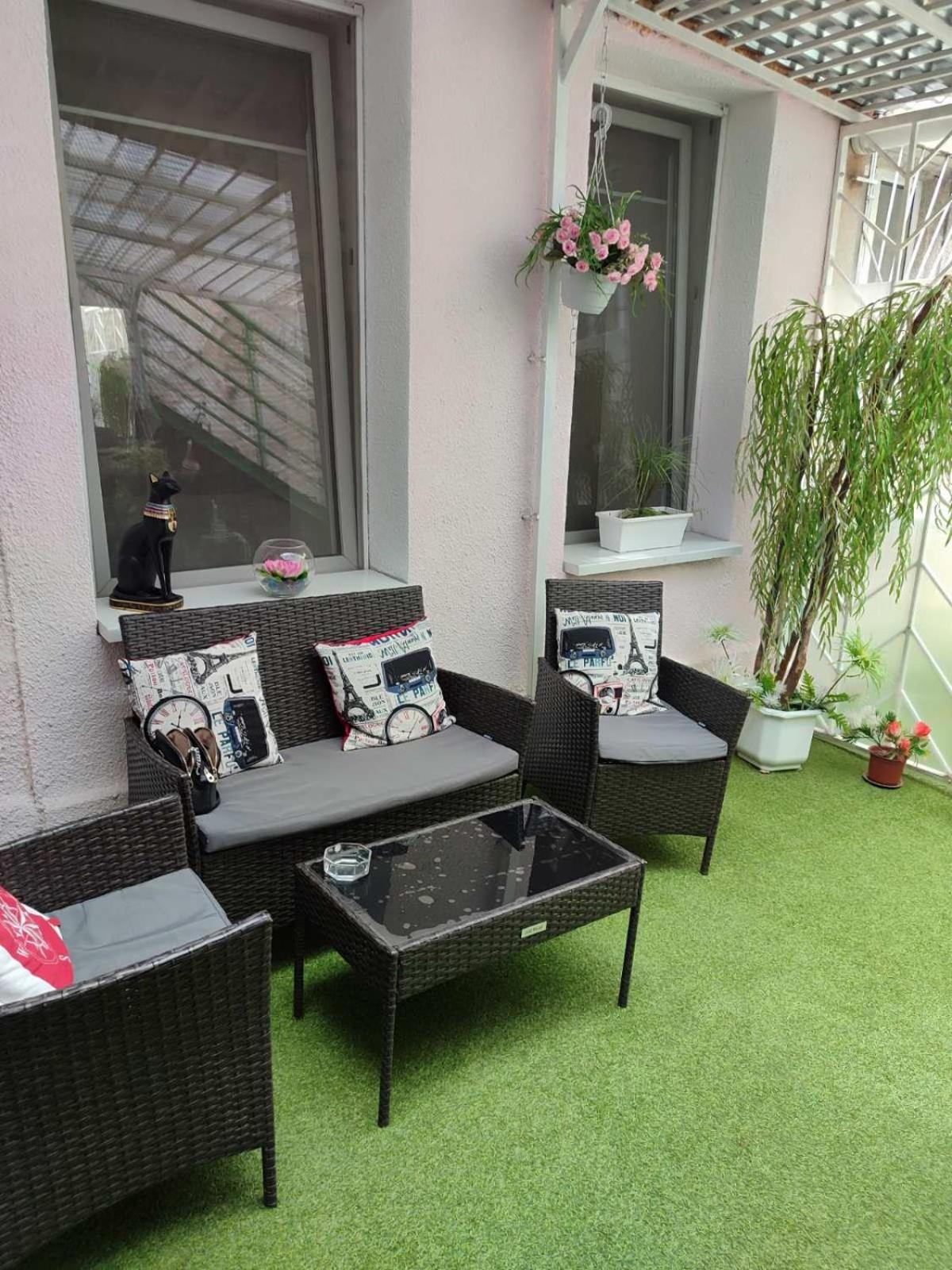 London Apartment, Odessa Exterior photo